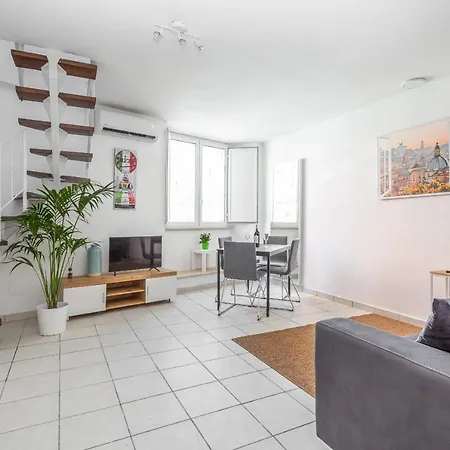 Duplex In Trendy Area Lejlighed *