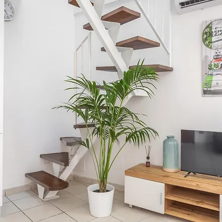 Duplex In Trendy Area Lejlighed Rom