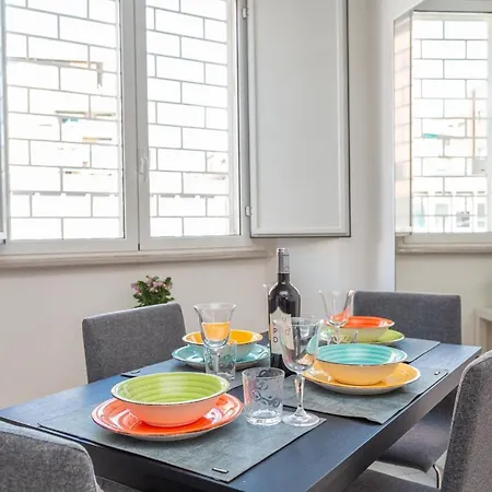 Duplex In Trendy Area Lejlighed *