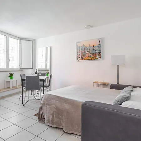 Duplex In Trendy Area Lejlighed *
