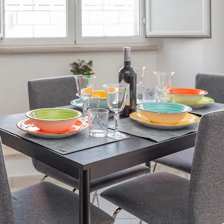 Duplex In Trendy Area Lejlighed