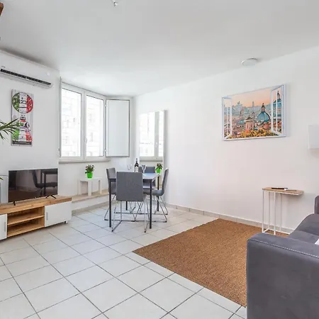 Lejlighed Duplex In Trendy Area *