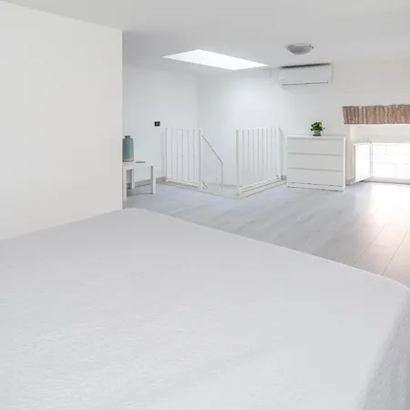 Duplex In Trendy Area